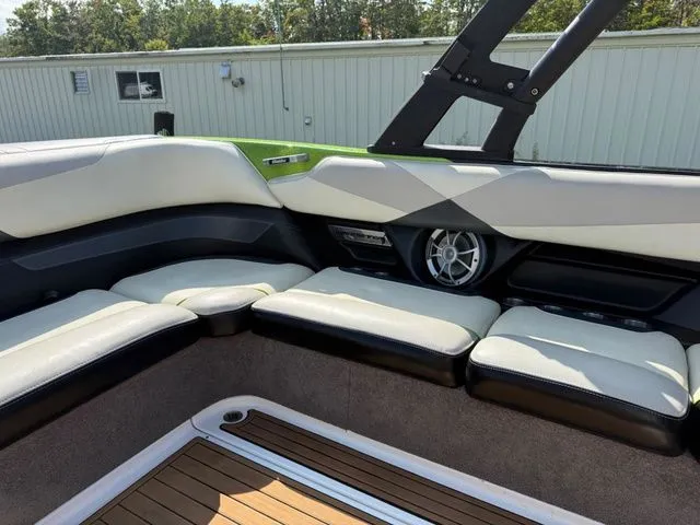 Slide: The Image of Malibu Wakesetter 23 LSV 2015 - 13