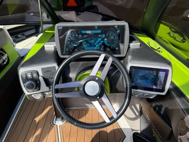 Slide: The Image of Malibu Wakesetter 23 LSV 2015 - 16