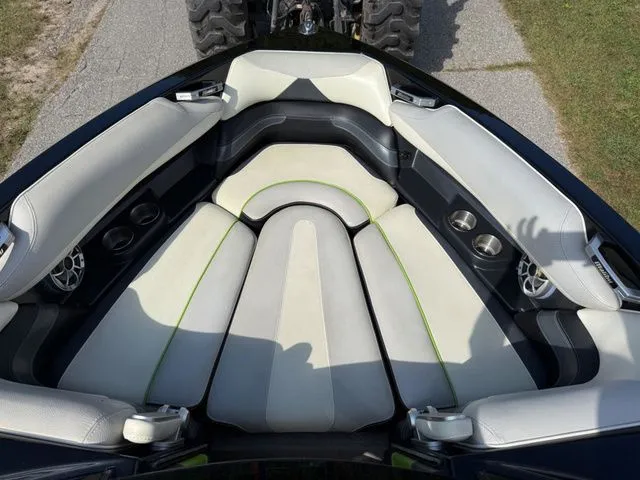 Slide: The Image of Malibu Wakesetter 23 LSV 2015 - 20