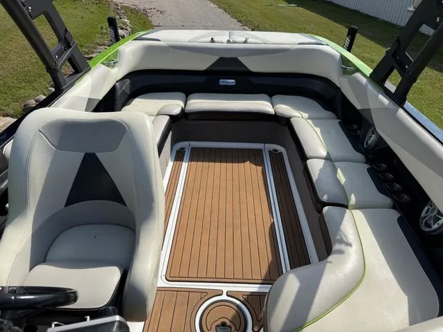 Slide: The Image of Malibu Wakesetter 23 LSV 2015 - 21