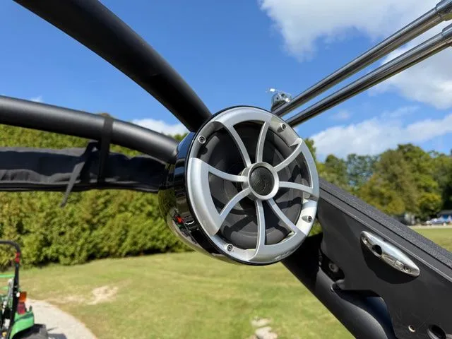 Slide: The Image of Malibu Wakesetter 23 LSV 2015 - 26