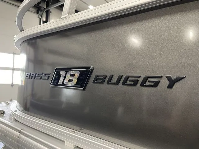 Slide: The Image of Sun Tracker Bass Buggy 18 DLX 2026 - 12