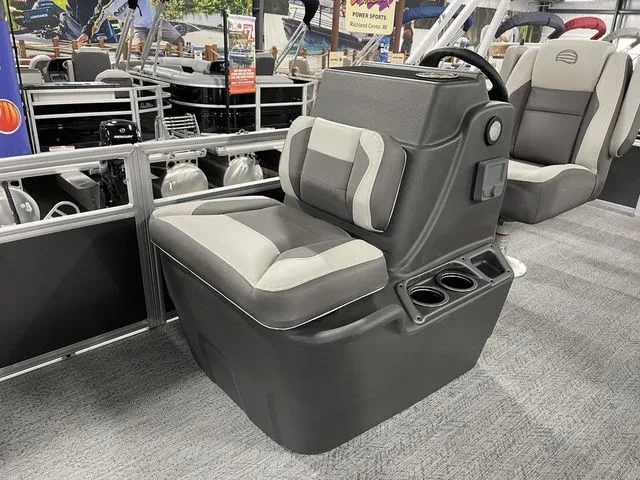 Slide: The Image of Sun Tracker Bass Buggy 18 DLX 2026 - 16