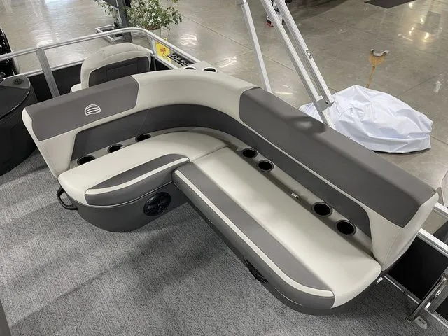 Slide: The Image of Sun Tracker Bass Buggy 18 DLX 2026 - 18