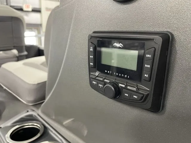 Slide: The Image of Sun Tracker Bass Buggy 18 DLX 2026 - 22