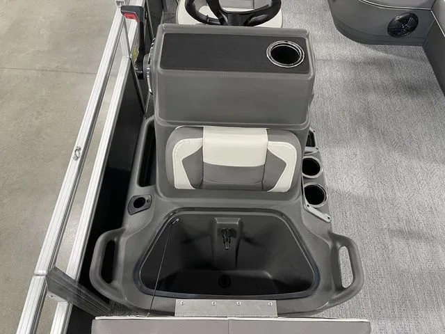 Slide: The Image of Sun Tracker Bass Buggy 18 DLX 2026 - 26