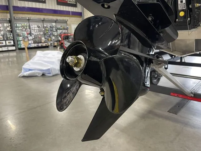 Slide: The Image of Sun Tracker Bass Buggy 18 DLX 2026 - 9