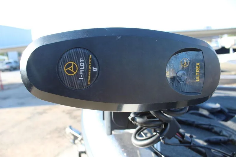 Slide: The Image of 2011 Skeeter ZX225 boat with i-Pilot integrated GPS system and Ultrex motor. - 12