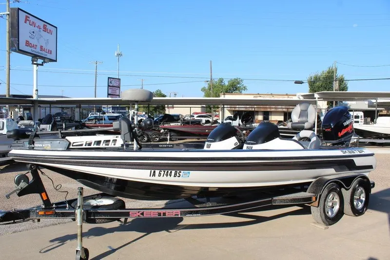 Slide: The Image of 2011 Skeeter ZX225 boat on trailer at Fun-N-Sun Boat Sales dealership. - 6