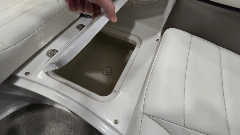 Slide: The Image of Four Winns 214 FS 2004 - 13