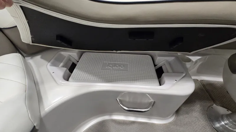 Slide: The Image of Four Winns 214 FS 2004 - 16