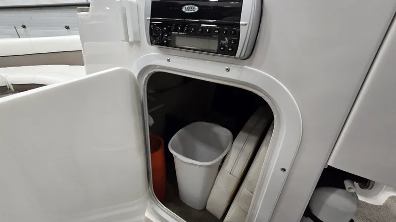 Slide: The Image of Four Winns 214 FS 2004 - 17