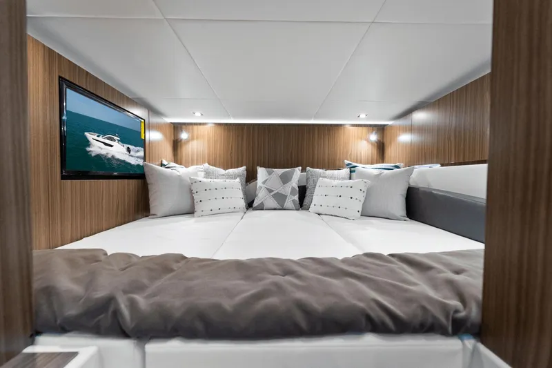 Slide: The Image of Cruisers 50 GLS 2026 - 29