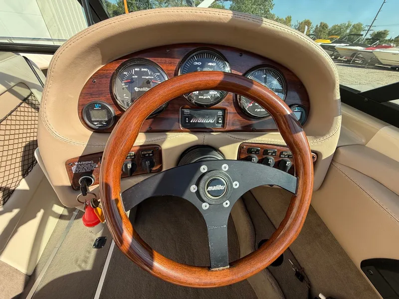 Slide: The Image of Malibu Escape Lsv 2000 - 13