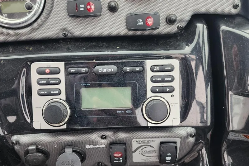 Slide: The Image of Dashboard of a 2015 Yamaha Boats 212X featuring a Clarion audio system. - 23