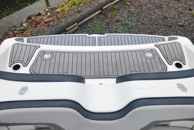 Slide: The Image of Yamaha Boats 2015 212X swim platform with sleek gray decking and black accents. - 30
