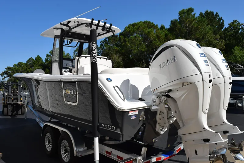 Slide: The Image of 2026 Sea Hunt Ultra 275 SE boat with dual Yamaha engines on a trailer. - 6