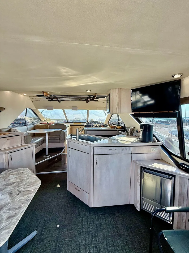 Slide: The Image of Bayliner 3988 Motoryacht 1996 - 15