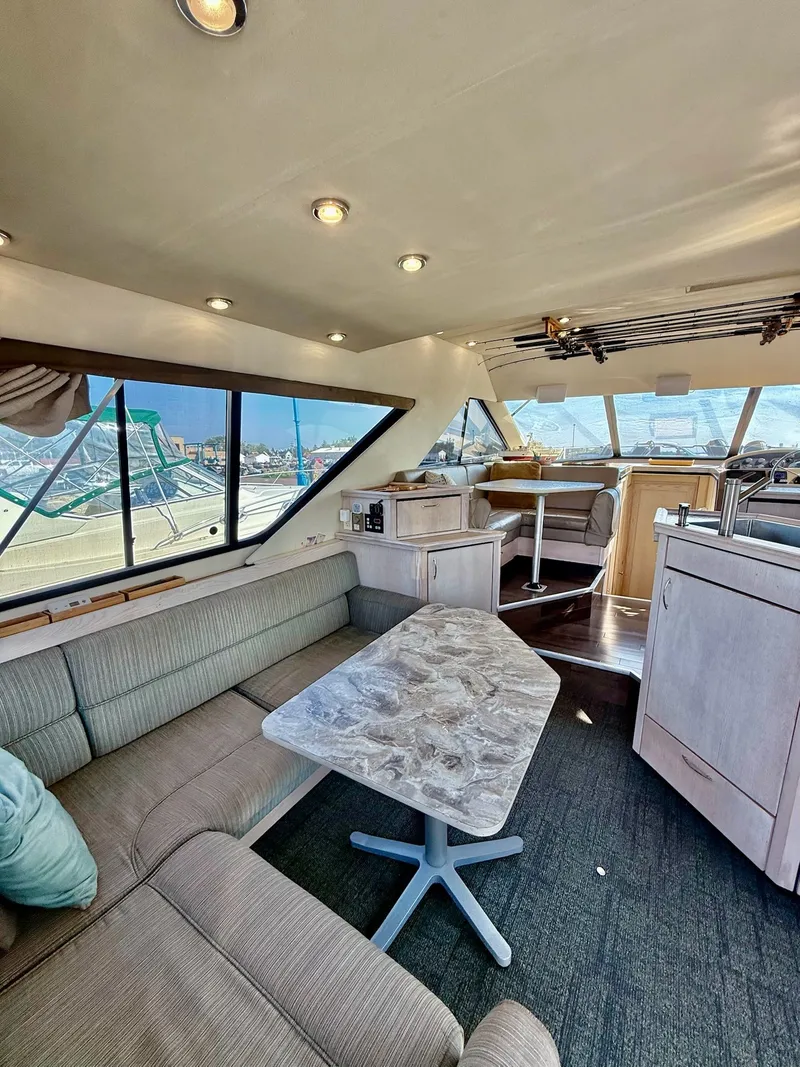 Slide: The Image of Bayliner 3988 Motoryacht 1996 - 16