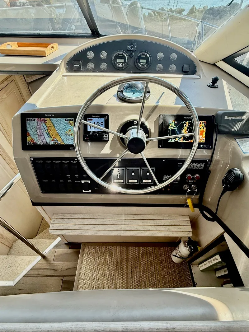 Slide: The Image of Bayliner 3988 Motoryacht 1996 - 17