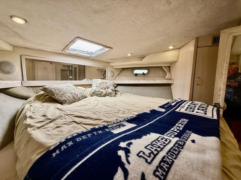 Slide: The Image of Bayliner 3988 Motoryacht 1996 - 19