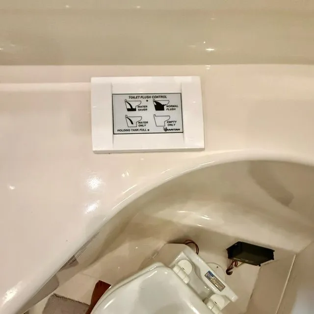 Slide: The Image of Bayliner 3988 Motoryacht 1996 - 21