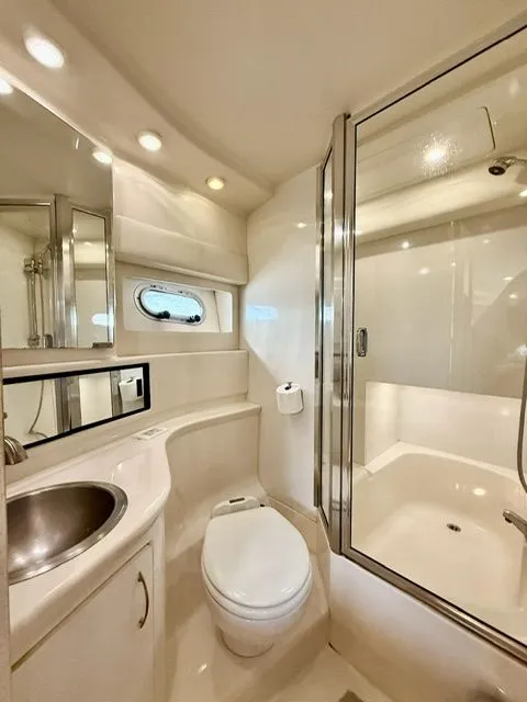 Slide: The Image of Bayliner 3988 Motoryacht 1996 - 22