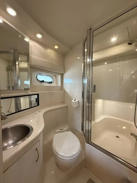 Slide: The Image of Bayliner 3988 Motoryacht 1996 - 23