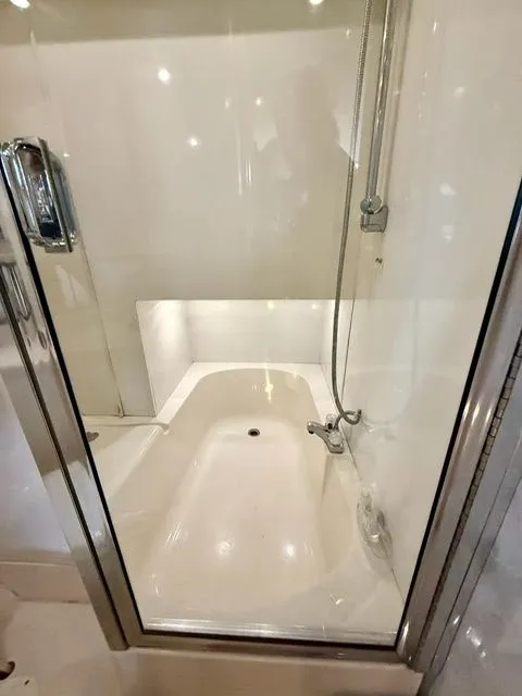 Slide: The Image of Bayliner 3988 Motoryacht 1996 - 24