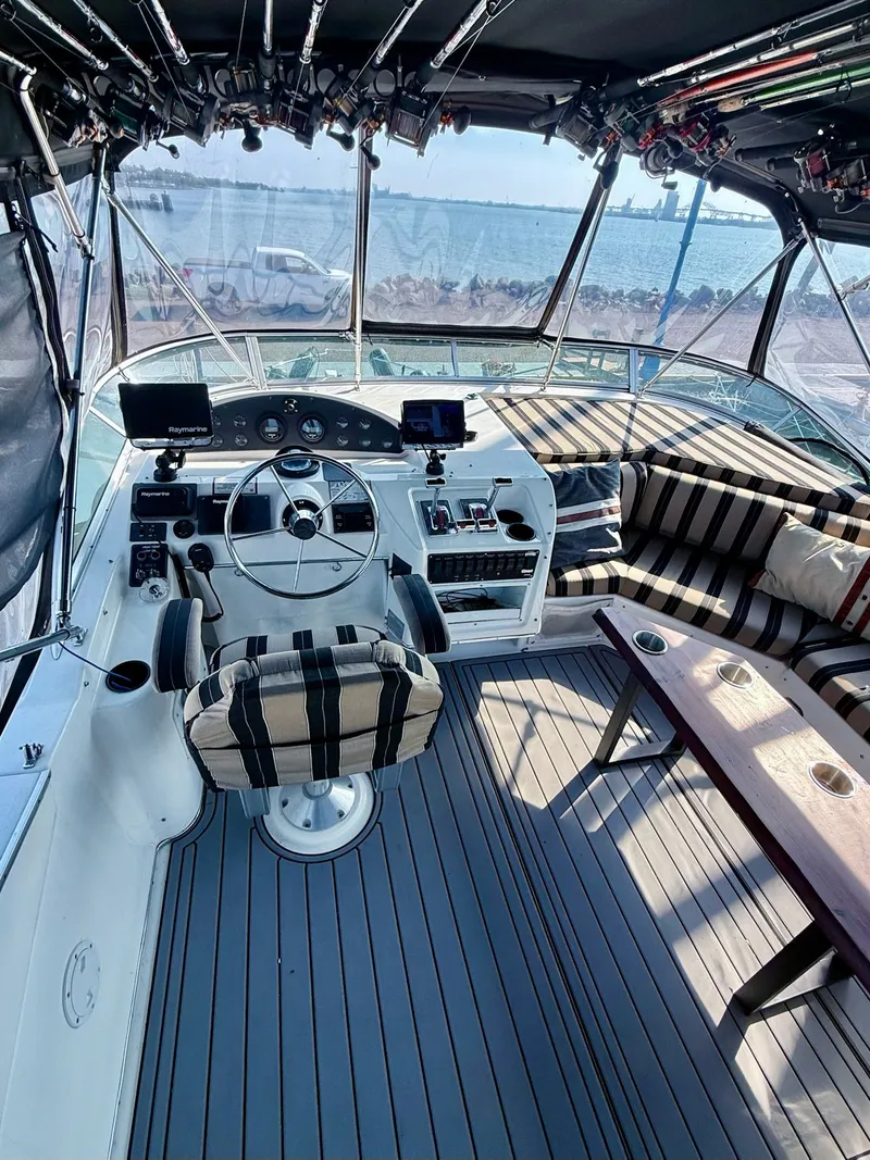 Slide: The Image of Bayliner 3988 Motoryacht 1996 - 6