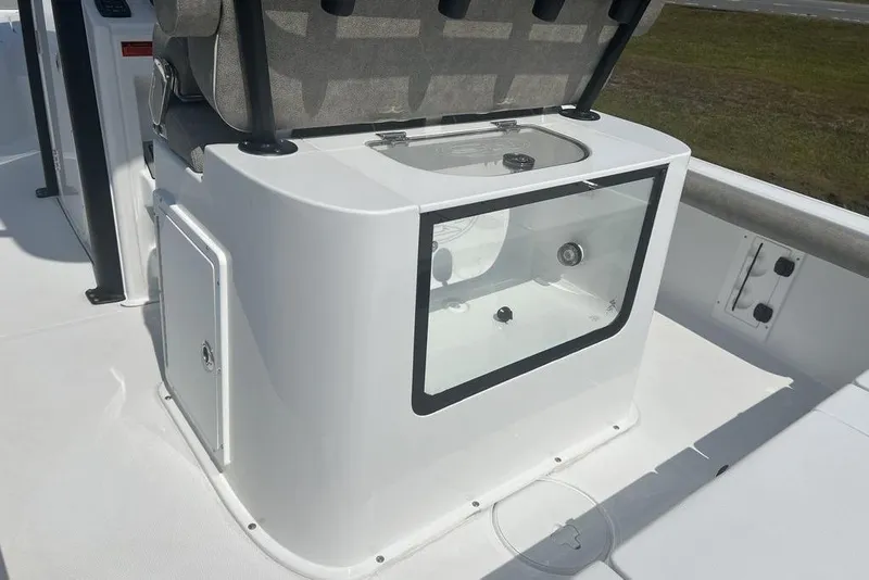 Slide: The Image of 2026 Sea Hunt BX 25 FS boat with a built-in livewell and seating. - 20