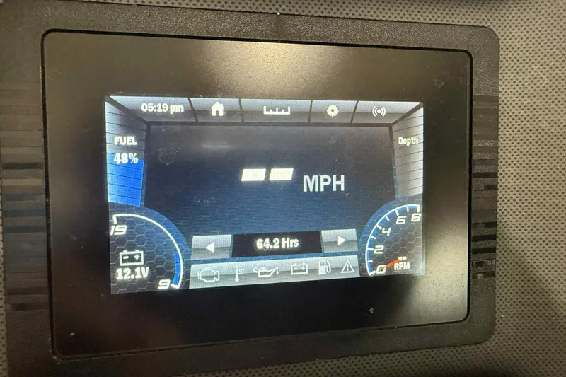 Slide: The Image of Yamaha SX190 2022 dashboard display showing speed, fuel level, and engine hours. - 17