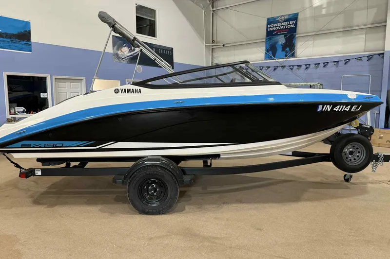 Slide: The Image of 2022 Yamaha Boats SX190 on trailer in showroom, side view. - 4