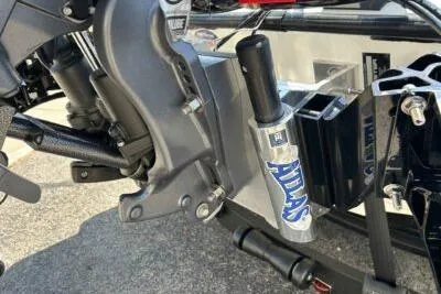 Slide: The Image of 2026 Skeeter ZXE20 boat motor mount with hydraulic system detail. - 6