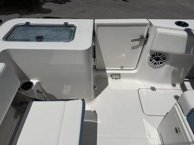 Slide: The Image of Robalo R300 Center Console 2026 - 13