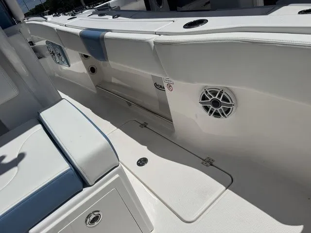 Slide: The Image of Robalo R300 Center Console 2026 - 16