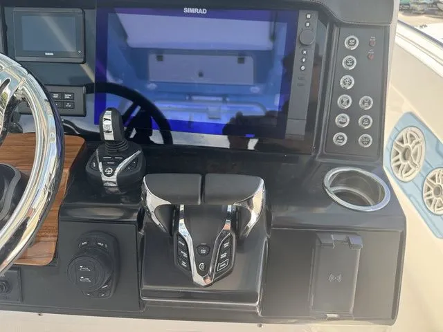 Slide: The Image of Robalo R300 Center Console 2026 - 19