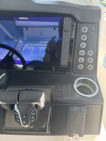 Slide: The Image of Robalo R300 Center Console 2026 - 20