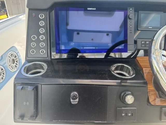 Slide: The Image of Robalo R300 Center Console 2026 - 23