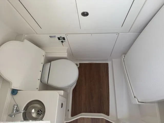 Slide: The Image of Robalo R300 Center Console 2026 - 29