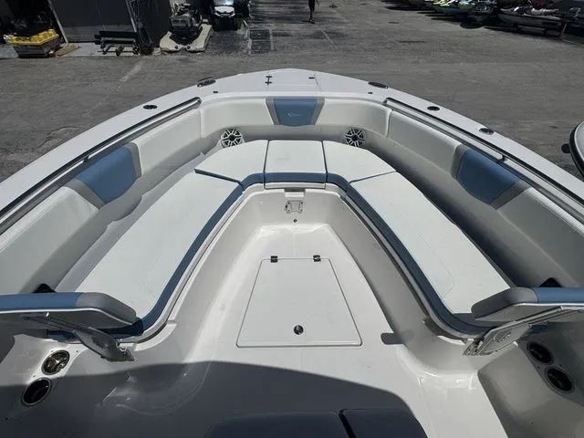 Slide: The Image of Robalo R300 Center Console 2026 - 30