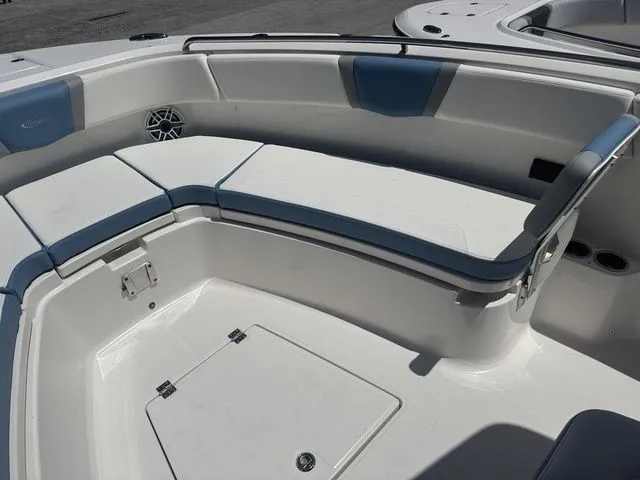 Slide: The Image of Robalo R300 Center Console 2026 - 31