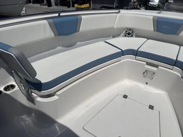 Slide: The Image of Robalo R300 Center Console 2026 - 32