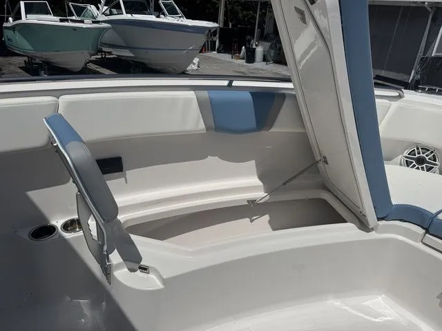 Slide: The Image of Robalo R300 Center Console 2026 - 38