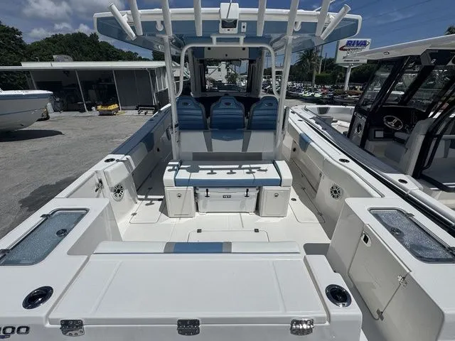 Slide: The Image of Robalo R300 Center Console 2026 - 5