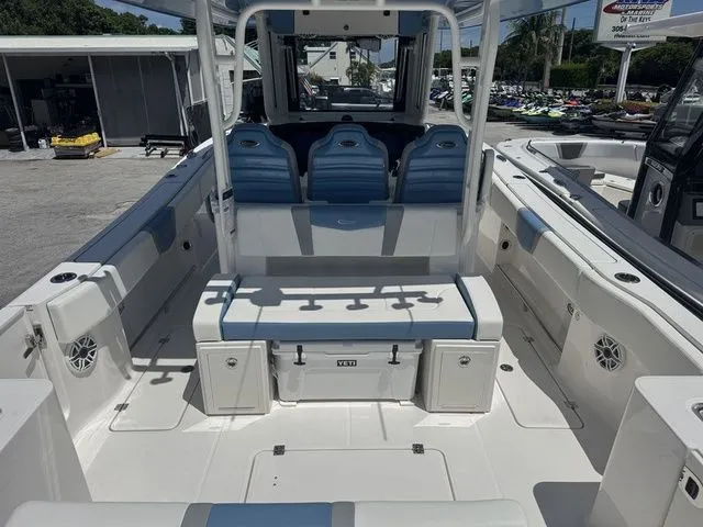 Slide: The Image of Robalo R300 Center Console 2026 - 6