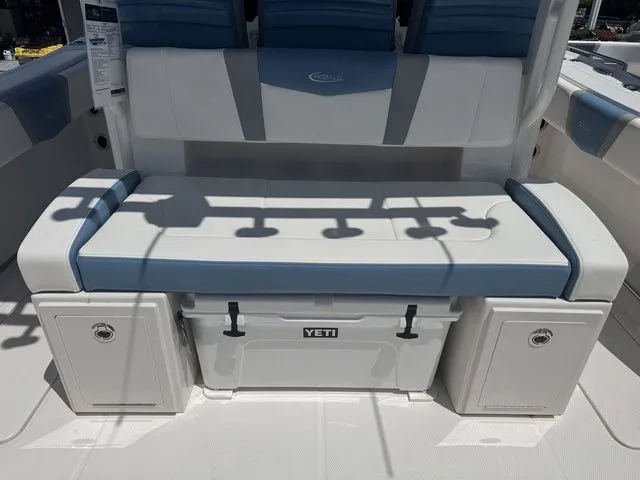 Slide: The Image of Robalo R300 Center Console 2026 - 7