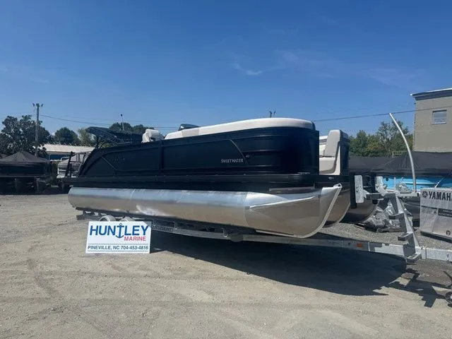 The Image of Godfrey Sweetwater 2286 SFL Tritoon - Yamaha 150 2026 - 1