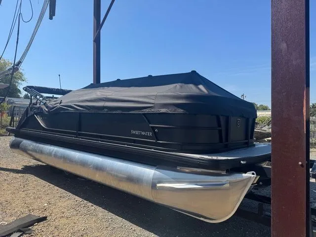 Slide: The Image of Godfrey Sweetwater 2286 SFL Tritoon - Yamaha 150 2026 - 12