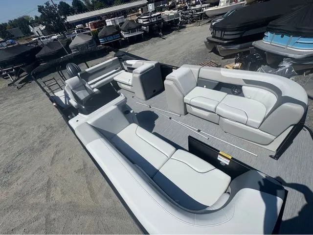 Slide: The Image of Godfrey Sweetwater 2286 SFL Tritoon - Yamaha 150 2026 - 9